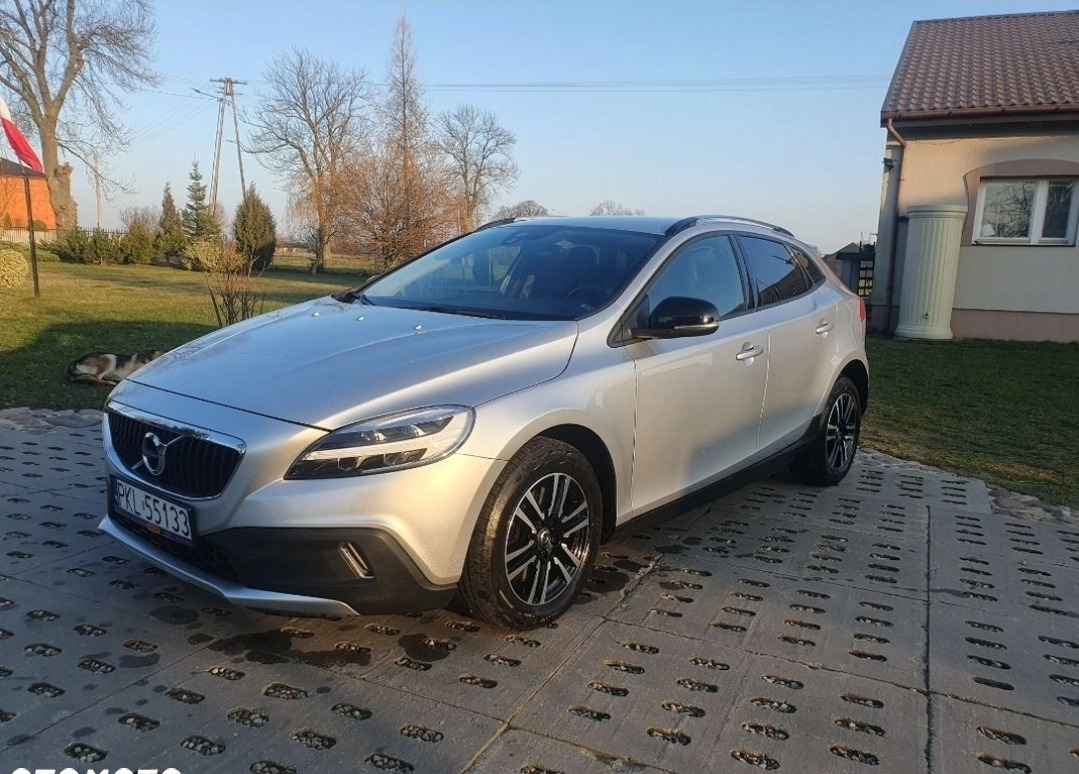 Volvo V40 cena 79000 przebieg: 64000, rok produkcji 2018 z Kłodawa małe 211